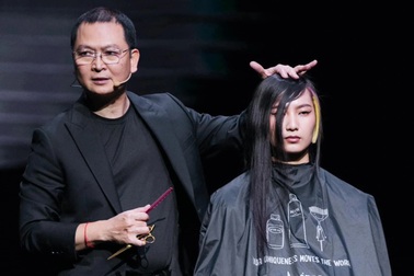 Show diễn tôn vinh vẻ đẹp độc đáo giữa thời trang và tạo mẫu tóc