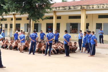 Vụ hàng trăm học viên cai nghiện trốn trại: Còn 18 người đang lẩn trốn