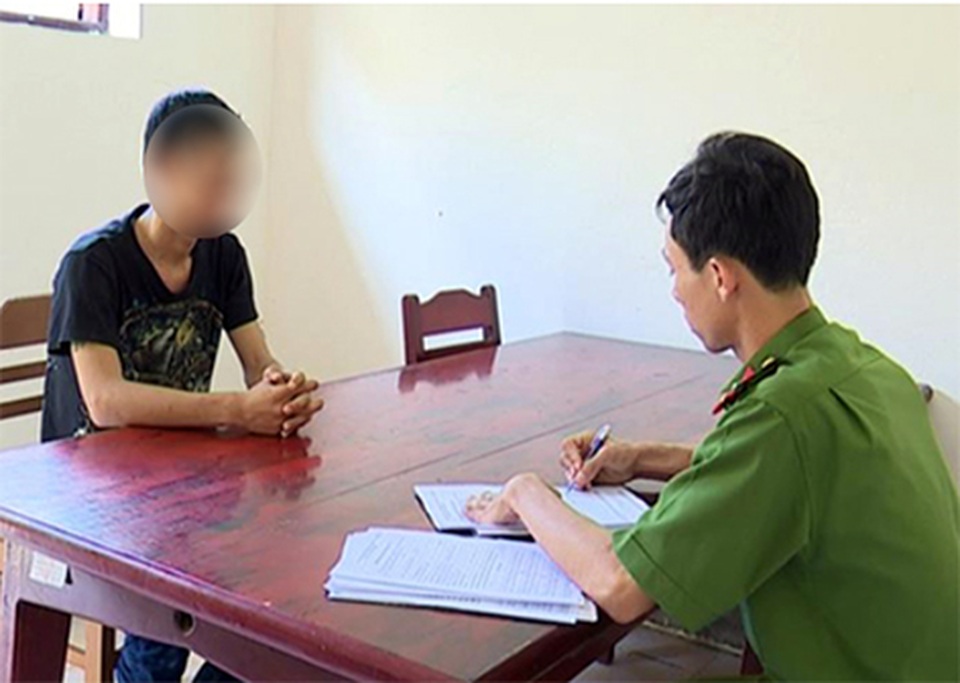 Công an tiếp nhận nguồn tin từ mạng xã hội về xâm hại người dưới 18 tuổi - 1 Công an tiếp nhận nguồn tin từ mạng xã hội về xâm hại người dưới 18 tuổi - 1