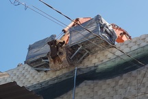 Khánh Hòa: Nhiều mảng gạch trên bức tường “khủng” đã được tháo dỡ