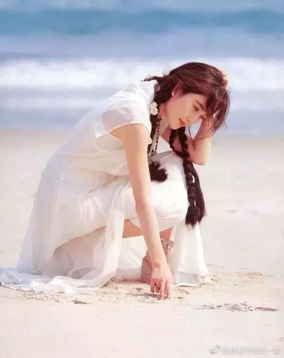 Phan Kim Liên Ôn Bích Hà khoe dáng nuột nà với áo tắm ở tuổi 55 - 6