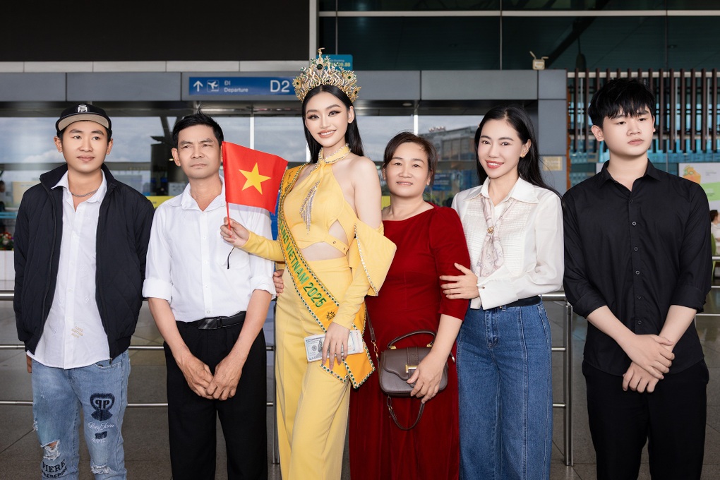 Bố Hoa hậu Yến Nhi đuối sức, bị lật xuồng trong lũ hiện ra sao? - 3 Bố Hoa hậu Yến Nhi đuối sức, bị lật xuồng trong lũ hiện ra sao? - 3