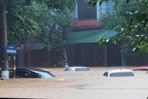 Hình ảnh lũ lụt hãi hùng, ô tô "trôi bồng bềnh" ở Hà Giang