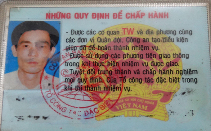 Thẻ công vụ giả mà đối tượng Võ Toàn mang theo để yêu cầu gặp nhóm người Trung Quốc đang cách ly y tế do nhập cảnh trái phép vào Việt Nam