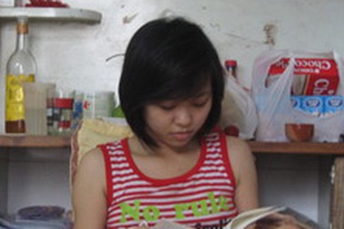 Cô sinh viên ĐH Hà Nội vững bước trên đôi chân tật nguyền