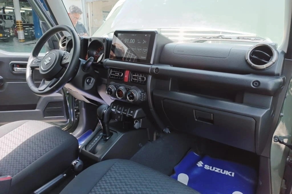 View - Suzuki Jimny "loạn" giá trước thềm ra mắt, có nơi bán kênh 50 triệu đồng | Báo Dân trí