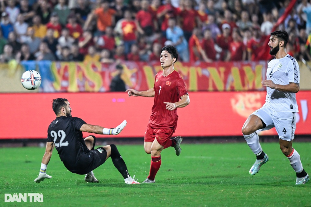HLV Troussier: Công Phượng ghi bàn, nhưng không hoạt động cường độ cao - 2 HLV Troussier: Công Phượng ghi bàn, nhưng không hoạt động cường độ cao - 2
