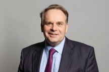 Nghị sĩ Anh bị đình chỉ vì xem phim người lớn lúc họp