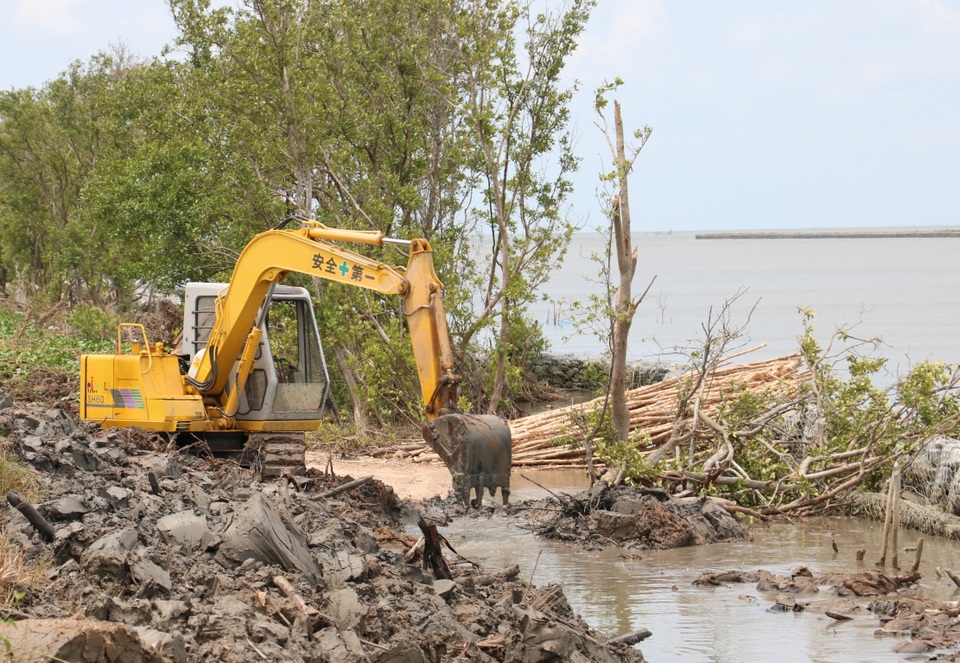 Chủ tịch Cà Mau: Trảm nhà thầu thi công chậm, thúc giải ngân vốn - 1 Chủ tịch Cà Mau: Trảm nhà thầu thi công chậm, thúc giải ngân vốn - 1