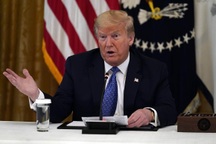 Ông Trump coi việc hơn 1,5 triệu người mắc Covid-19 là "huy hiệu danh dự"