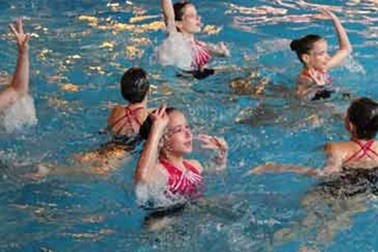 Cô gái gốc Việt đầu tiên ở đội bơi nghệ thuật xuất sắc nhất thế giới