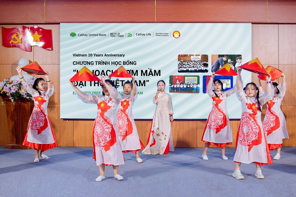 CUBHCM trao học bổng “ươm mầm đại thụ” cho học sinh vượt khó tại Quảng Nam - 5 CUBHCM trao học bổng “ươm mầm đại thụ” cho học sinh vượt khó tại Quảng Nam - 5