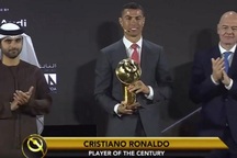 Đánh bại Messi, C.Ronaldo giành giải Cầu thủ xuất sắc nhất thế kỷ