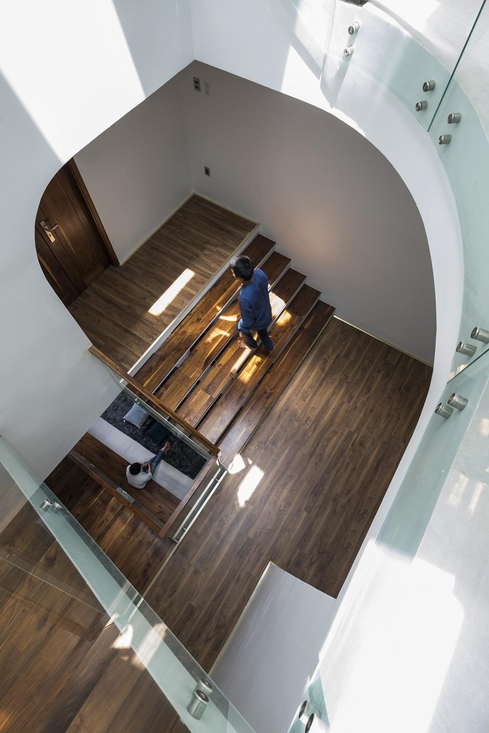 Khám phá bí mật đằng sau ngôi nhà có nhiều cửa sổ ở Sài Gòn - 8