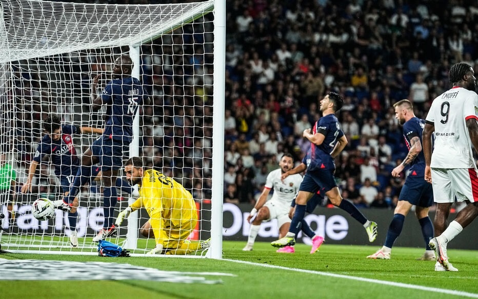 Mbappe lập cú đúp, PSG vẫn trắng tay trên sân nhà trước Nice - 2