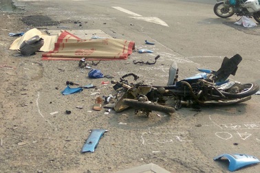 Tài xế xe đầu kéo tông chết cô gái trẻ rồi bỏ chạy