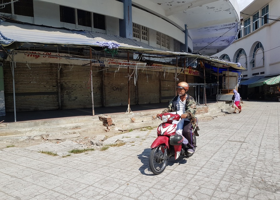 Hàng chục tiểu thương chợ Đầm Nha Trang đóng cửa, nghỉ bán vì Covid-19 - 10 Hàng chục tiểu thương chợ Đầm Nha Trang đóng cửa, nghỉ bán vì Covid-19 - 10