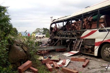 Vụ nổ xe tại Lào: Tạm giữ tài xế phục vụ công tác điều tra