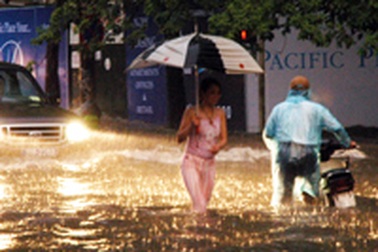 Mưa lớn, Hà Nội ngập nặng