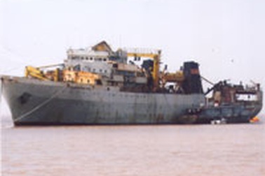 Hải Phòng: Lại nhập tàu cá cũ về phá dỡ?