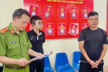 Tạm giữ người đàn ông "thu phế" xe hàng vào Cửa khẩu Kim Thành