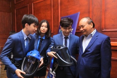 "Mũ cách ly di động" của bạn trẻ Việt Nam được vinh danh tại Thụy Sĩ