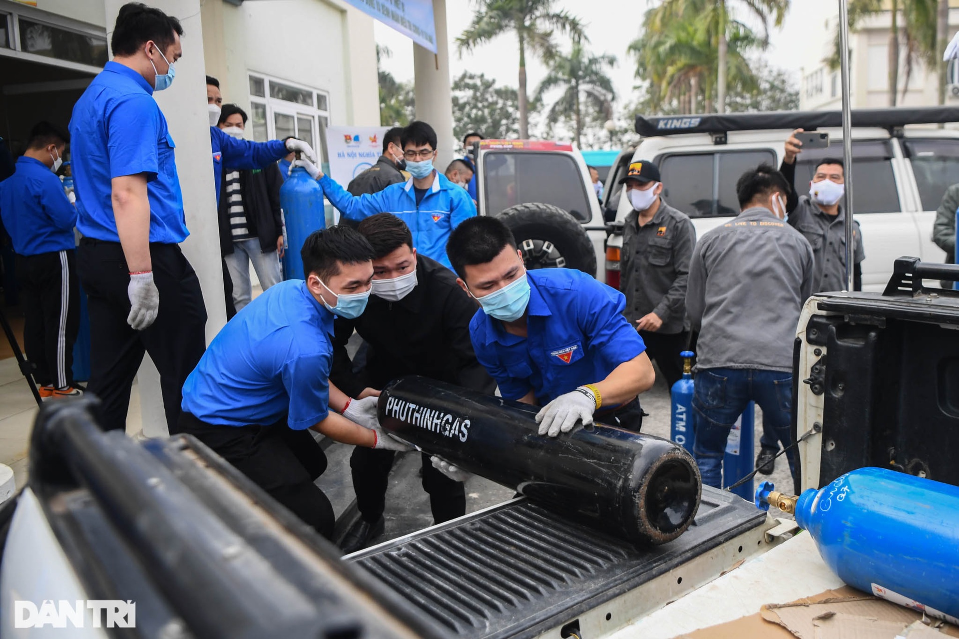 Cận cảnh 1.200 bình oxy cấp miễn phí để điều trị cho các F0 tại Hà Nội - 10 Cận cảnh 1.200 bình oxy cấp miễn phí để điều trị cho các F0 tại Hà Nội - 10