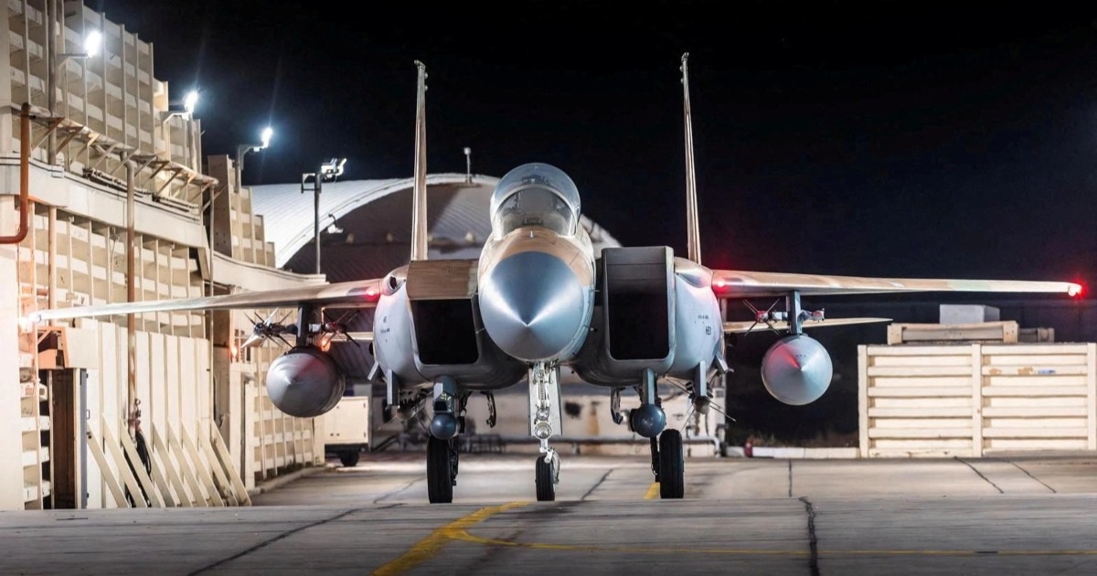 Máy bay chiến đấu F-15 Eagle của Lực lượng Không quân Israel tại một căn cứ không quân, được cho là thực hiện nhiệm vụ đánh chặn cuộc tấn công của Iran hôm 13/4 (Ảnh: Reuters).
