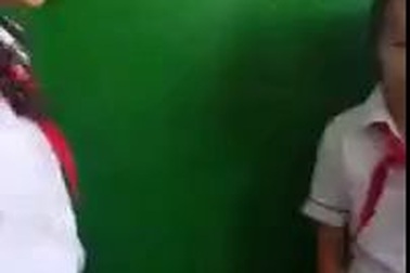 Clip nữ sinh lớp 7 bị đánh hội đồng