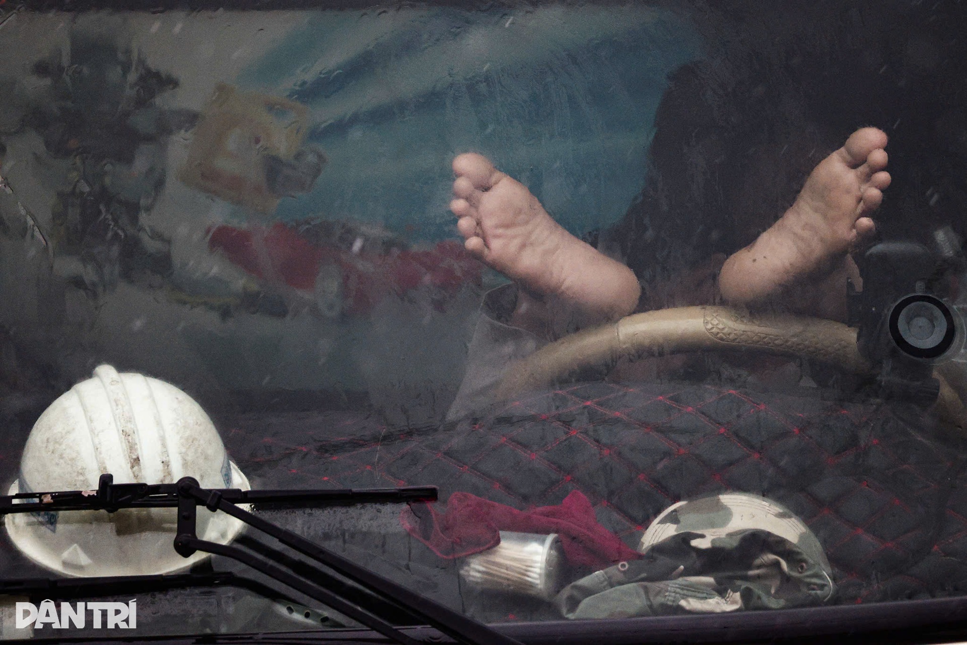 Sạt lở tại Đèo Cả: 2 chị em thiệt mạng, hàng nghìn phương tiện mắc kẹt - 15