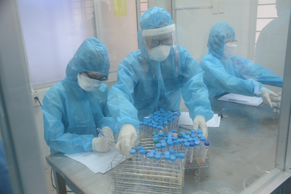 Hình ảnh bên trong “đầu não” xét nghiệm truy tìm Covid-19 tại Đà Nẵng - 1 Hình ảnh bên trong “đầu não” xét nghiệm truy tìm Covid-19 tại Đà Nẵng - 1