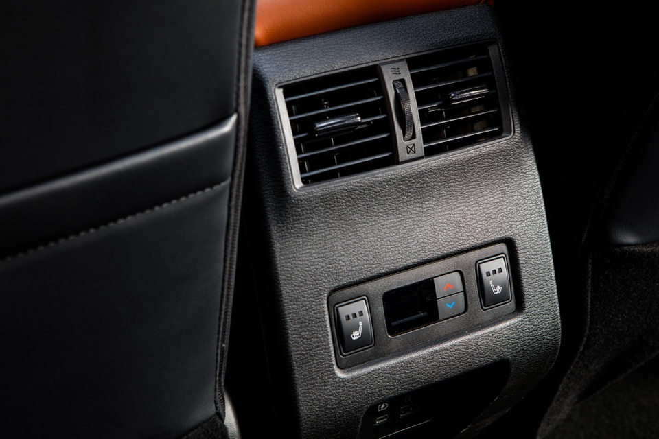 Mitsubishi Outlander 2022 ghi điểm về thiết kế, bị trừ điểm động cơ - 45 Mitsubishi Outlander 2022 ghi điểm về thiết kế, bị trừ điểm động cơ - 45