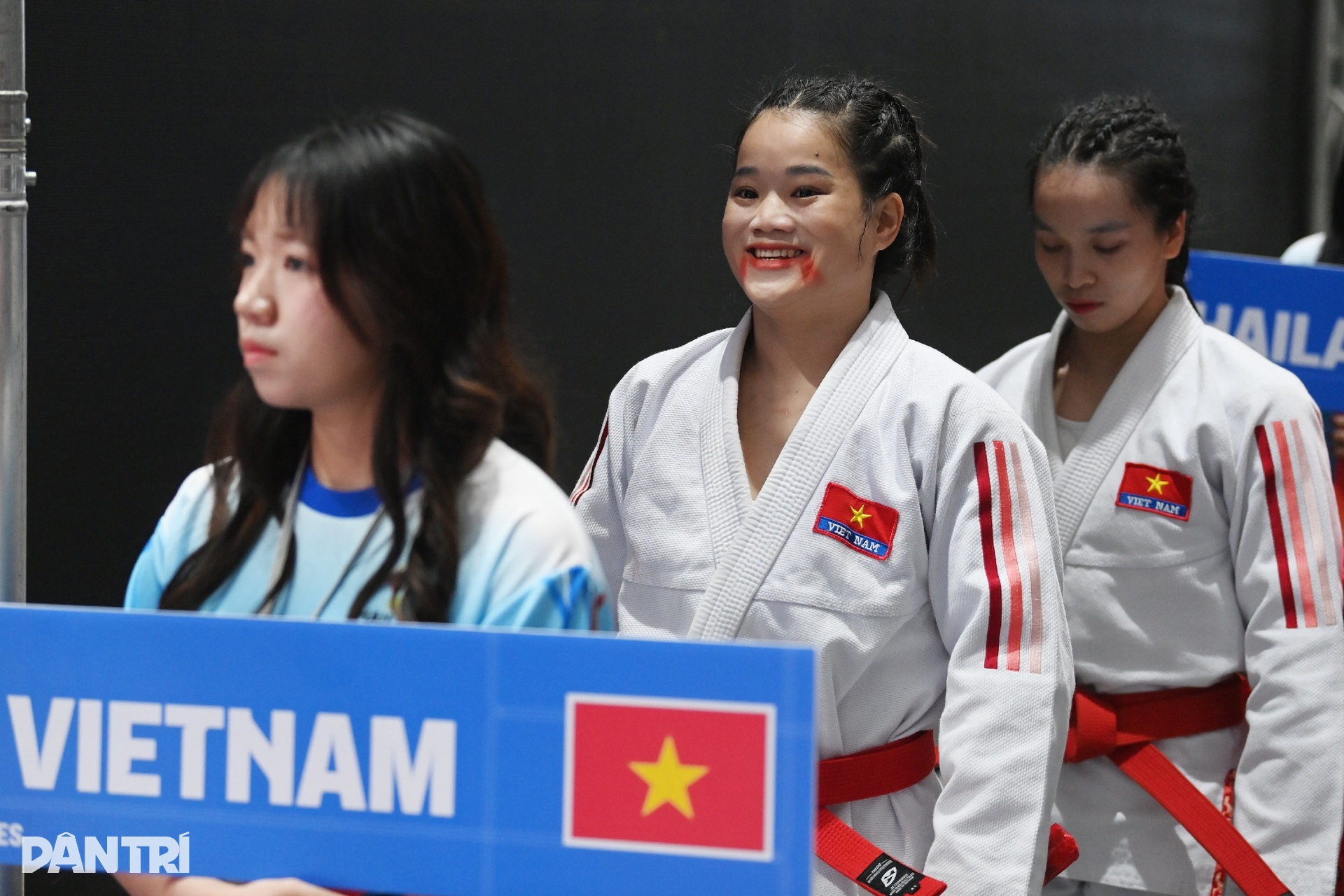 Cặp võ sĩ sợ ma giành huy chương SEA Games 33 đầu tiên cho Việt Nam - 1