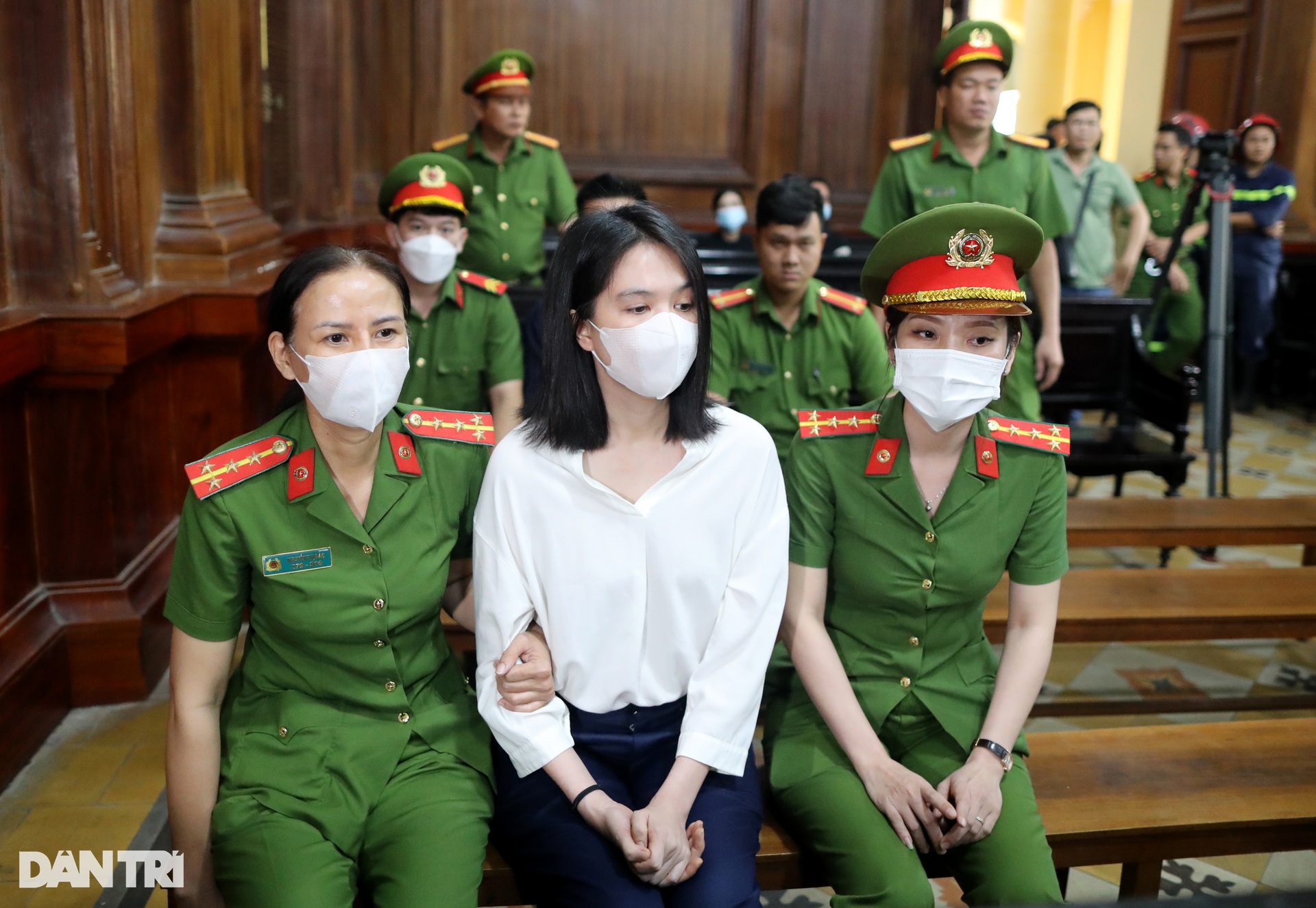 Toàn cảnh phiên tòa xét xử người mẫu Ngọc Trinh - 14 Toàn cảnh phiên tòa xét xử người mẫu Ngọc Trinh - 14