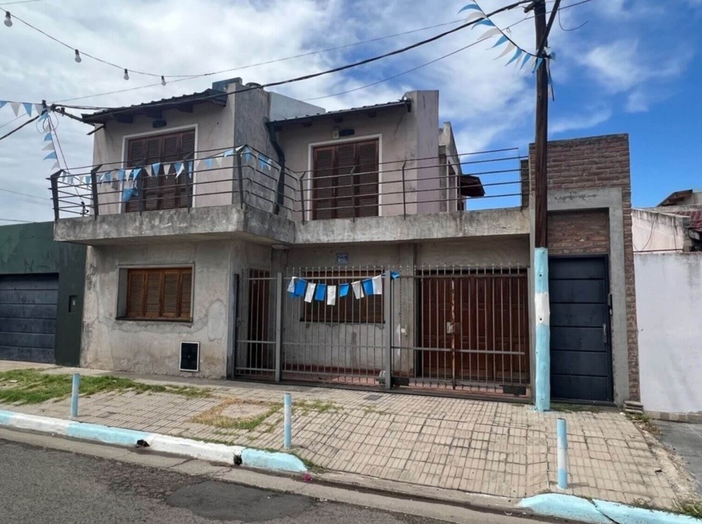 Khu phố nghèo nơi Messi từng sống và ước mơ đổi đời nhờ thiên tài bóng đá - 2 Khu phố nghèo nơi Messi từng sống và ước mơ đổi đời nhờ thiên tài bóng đá - 2
