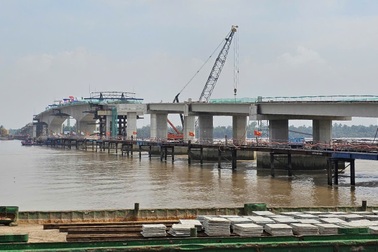 Hợp long cầu gần 8.000 tỷ đồng bắc qua sông Hậu