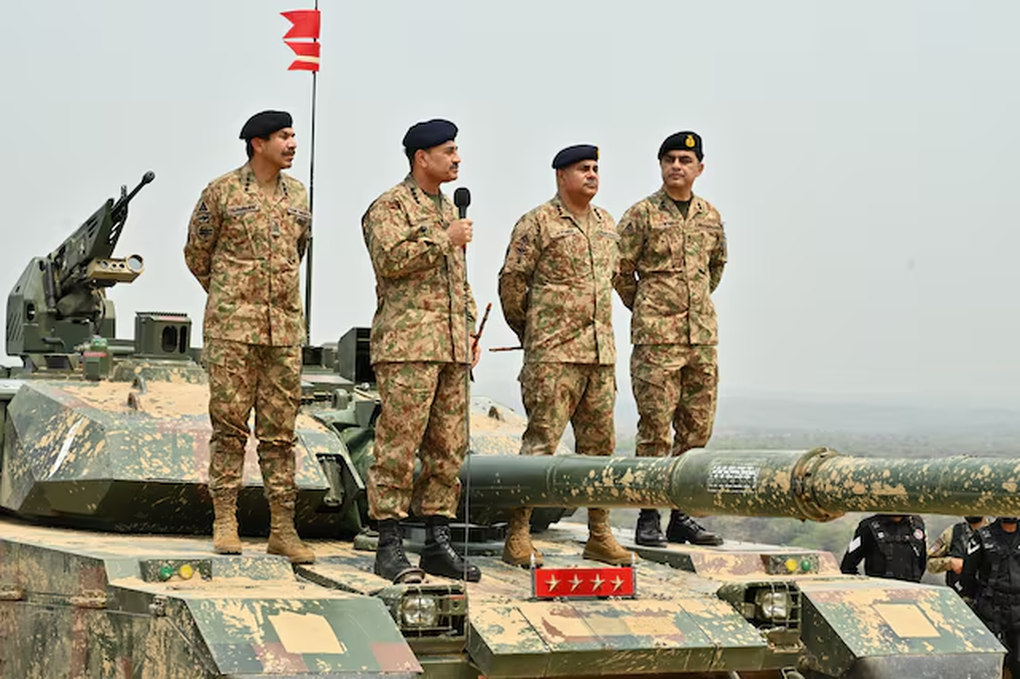 Tổng tham mưu trưởng quân đội Pakistan gặp Tổng thống Trump - 1 Tổng tham mưu trưởng quân đội Pakistan gặp Tổng thống Trump - 1