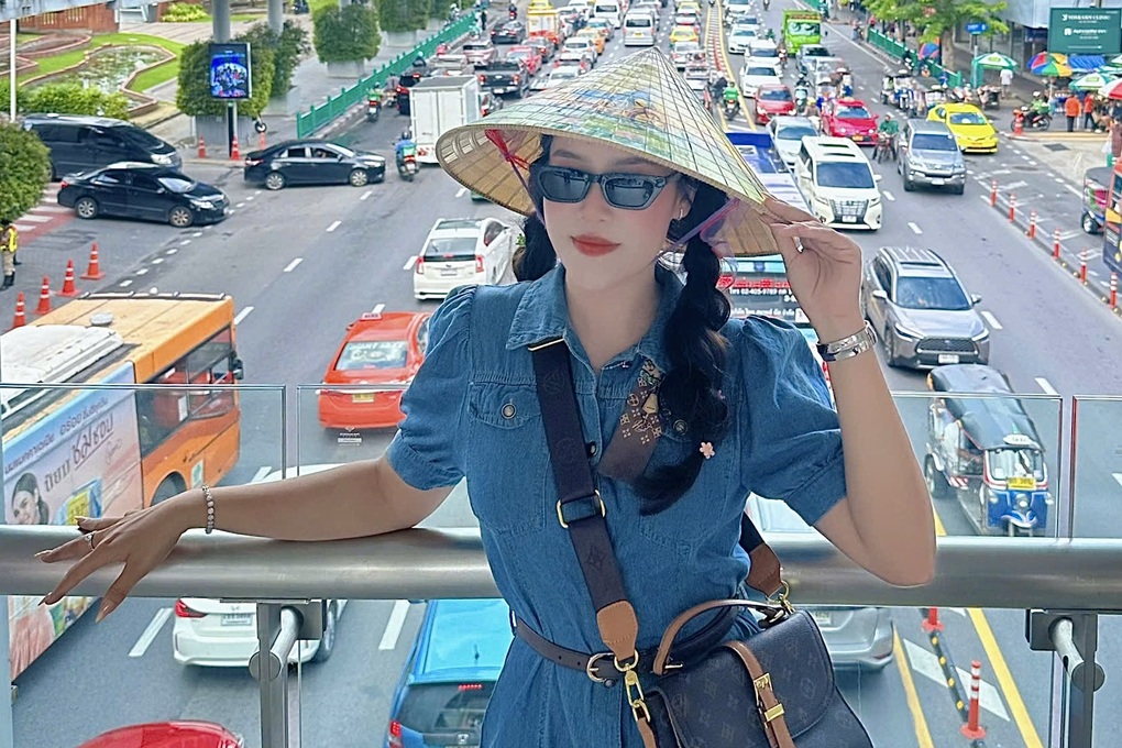 Khách Việt săn tour rẻ, chi 15 triệu đồng sang Bangkok xem Tóc Tiên diễn - 2 Khách Việt săn tour rẻ, chi 15 triệu đồng sang Bangkok xem Tóc Tiên diễn - 2