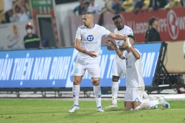 Thắng đậm Sài Gòn FC, Nam Định trụ hạng tại V-League