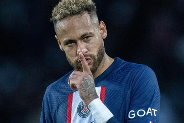 Sau Kylian Mbappe, tới lượt Neymar hứng chịu đòn trừng phạt của PSG