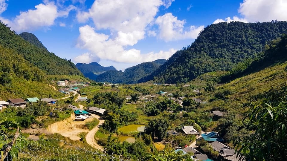 Lên cổng trời Mường Lống ngắm hoa mận bung nở đầu xuân - 1 Lên cổng trời Mường Lống ngắm hoa mận bung nở đầu xuân - 1