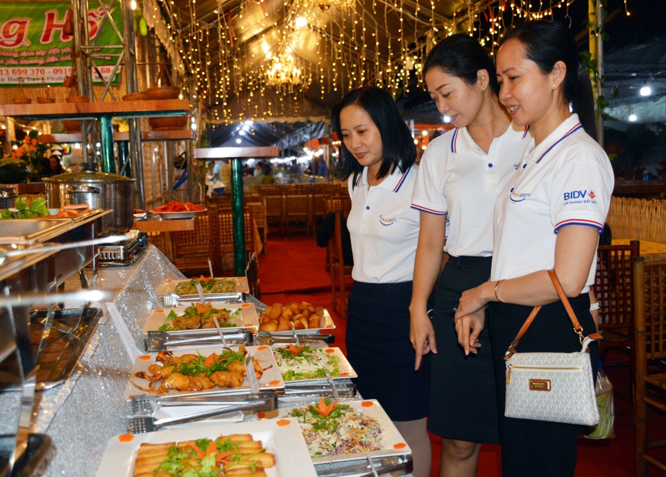 Thưởng thức cua 25 món tại Hội chợ thương mại - du lịch Cà Mau 2019 - 4 Thưởng thức cua 25 món tại Hội chợ thương mại - du lịch Cà Mau 2019 - 4