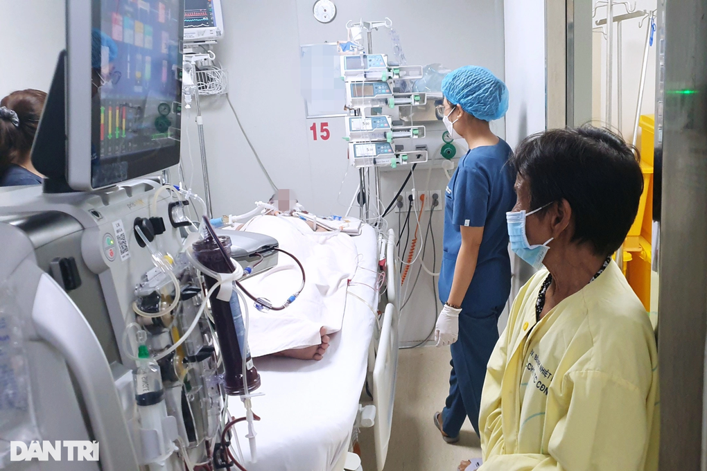 Chàng trai ở TPHCM hôn mê nguy kịch, viện phí 400 triệu đồng vì bị thủy đậu - 3 Chàng trai ở TPHCM hôn mê nguy kịch, viện phí 400 triệu đồng vì bị thủy đậu - 3