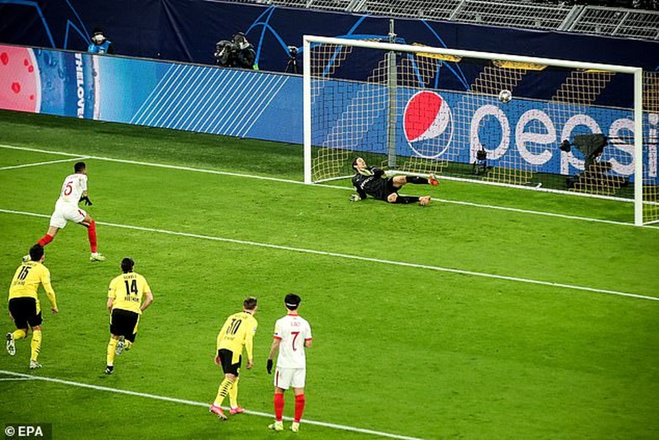 Haaland rực sáng, Dortmund nghẹt thở tiến vào tứ kết Champions League - 4 Haaland rực sáng, Dortmund nghẹt thở tiến vào tứ kết Champions League - 4