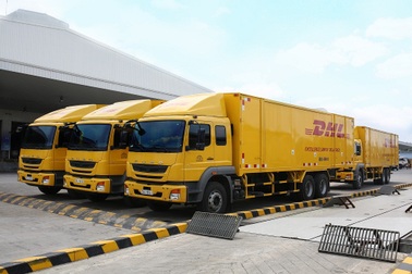 FUSO bàn giao 18 xe Fighter FJ 24 tấn cho DHL Supply Chain