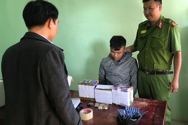 Bắt vụ vận chuyển gần 400kg pháo lậu