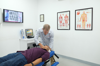 Nguy cơ thoái hóa cột sống sớm ở Gen Y và Gen Z