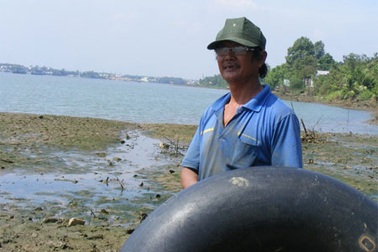 Ông khiếm thị chuyên… cứu người, vớt xác