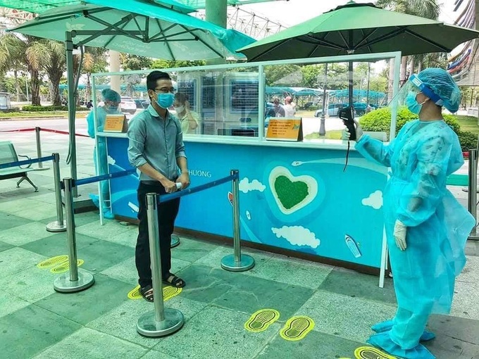 WHO khuyến cáo không nên đưa chứng nhận tiêm vắc-xin COVID-19 để đi du lịch quốc tế - Ảnh 3. WHO khuyến cáo không nên đưa chứng nhận tiêm vắc-xin COVID-19 để đi du lịch quốc tế - Ảnh 3.