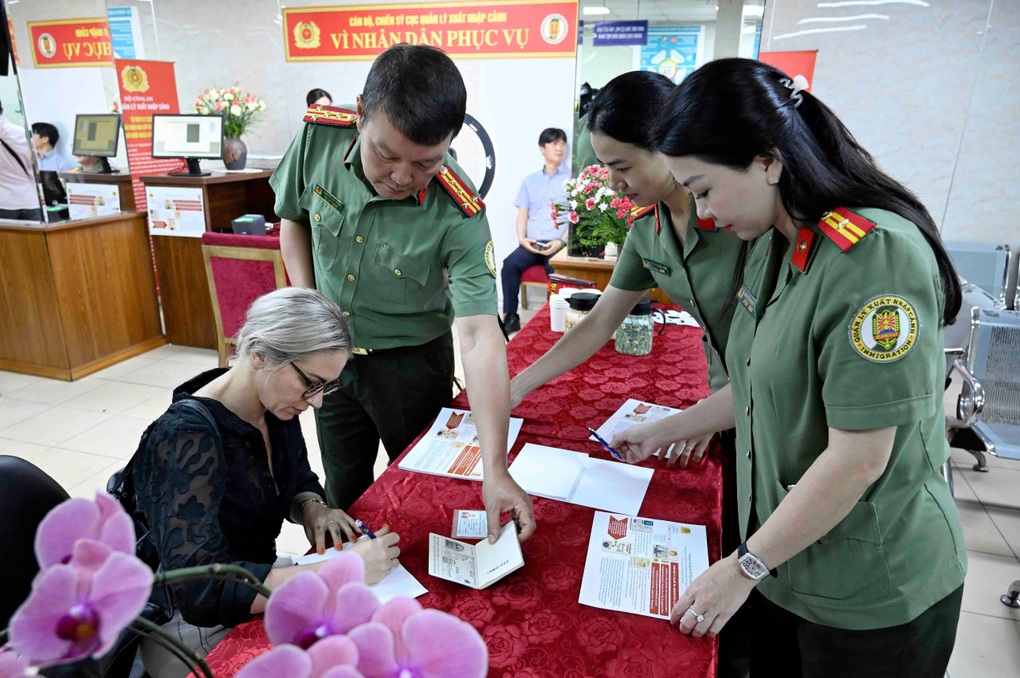 Bộ Công an cấp tài khoản định danh cho người nước ngoài cư trú tại Việt Nam - 1 Bộ Công an cấp tài khoản định danh cho người nước ngoài cư trú tại Việt Nam - 1